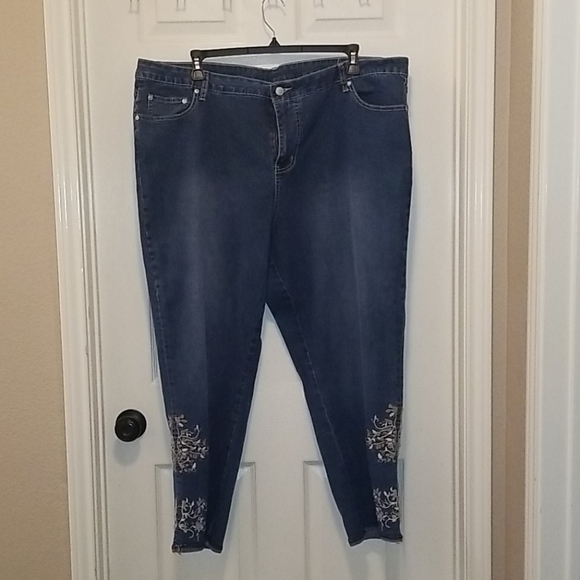 NWOT VSX Embroidered Jeans 24W